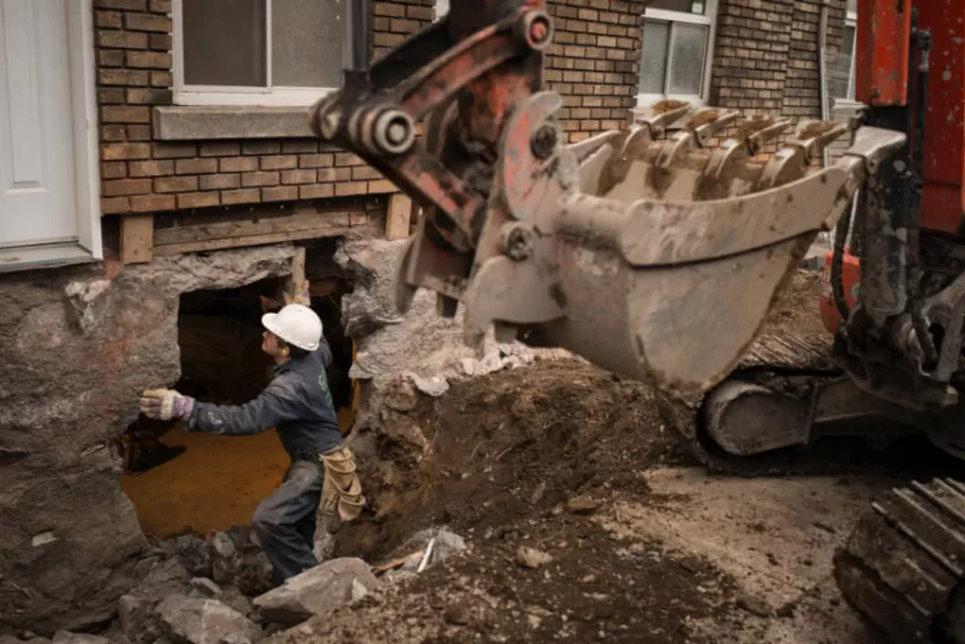 Excavation mécanique près d’une fondation